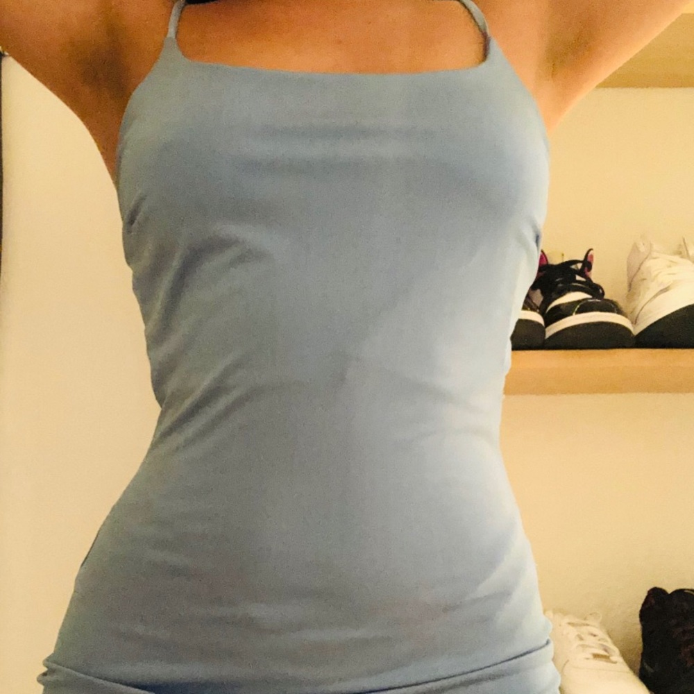 Adorable blue body con dress.